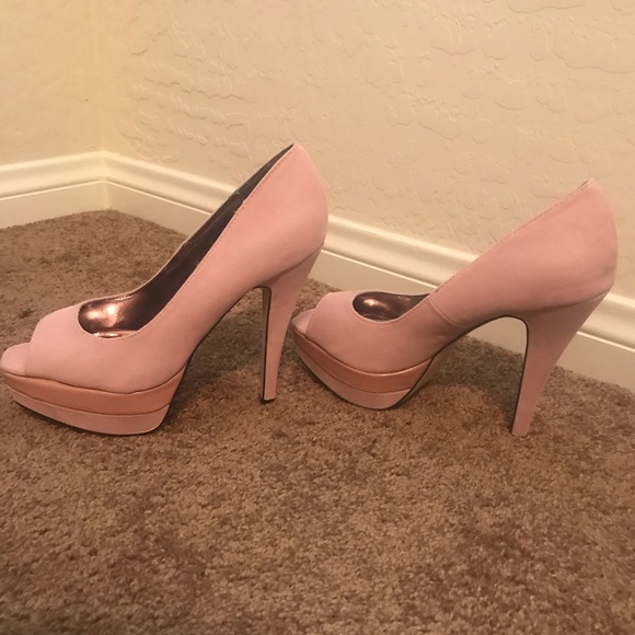 Women’s Pink Suede heels size 7 - Picture 2 of 8